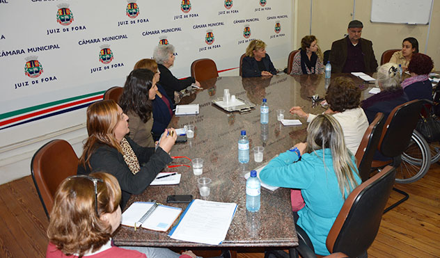 Conscientização da violência contra a pessoa idosa é tema de passeata (14/06/2016 00:00:00)