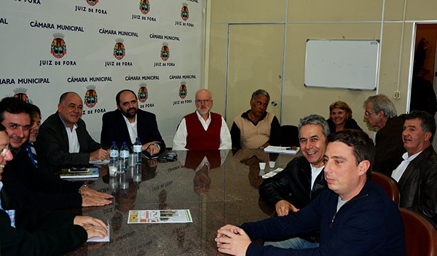 Vereadores intercedem pelo fim do impasse entre Prefeitura e servidores (24/06/2016 00:00:00)