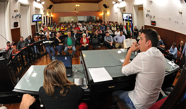 Câmara contribui para entendimentos entre Executivo e servidores (28/06/2016 00:00:00)