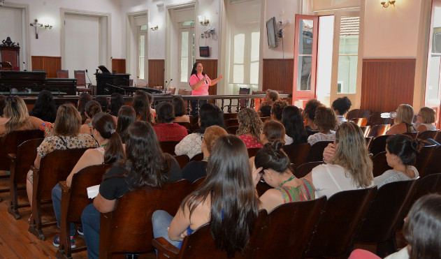 Outubro Rosa - Servidoras da Câmara participam de palestra (20/10/2016 00:00:00)