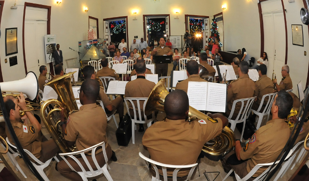 Banda da PM se apresenta no Canta e Encanta. Segunda é a vez do Coral Cesama (15/12/2016 00:00:00)