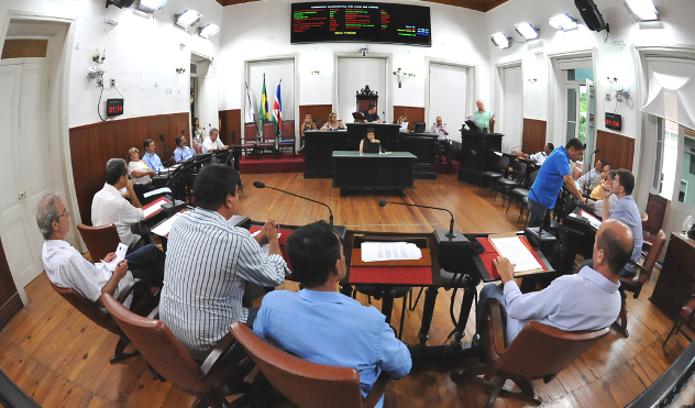 Câmara Municipal realiza primeira reunião ordinária de 2017 (03/01/2017 00:00:00)