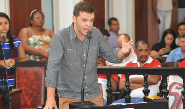 Vereadores rejeitam Moção de Repúdio de autoria do Vereador Charlles Evangelista (05/01/2017 00:00:00)