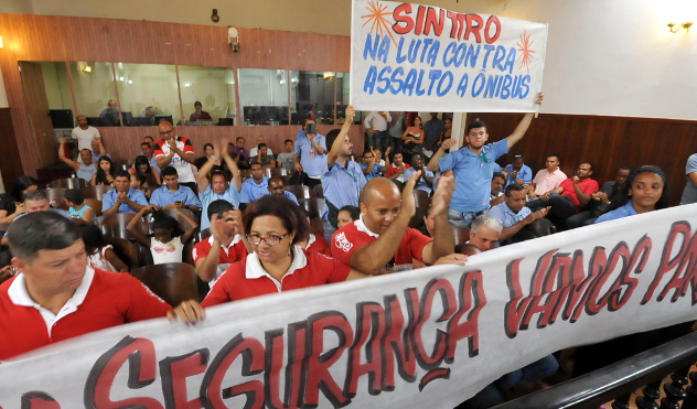 Mais segurança - Motoristas e trocadores querem ajuda da Câmara (05/01/2017 00:00:00)