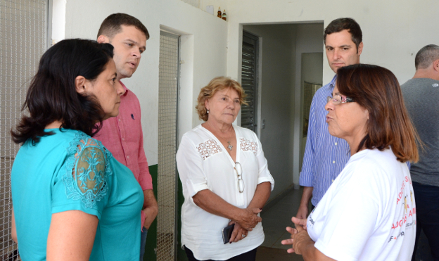 Comissão de Defesa, Controle e Proteção dos Animais  vira permanente e faz visita ao canil (21/02/2017 00:00:00)