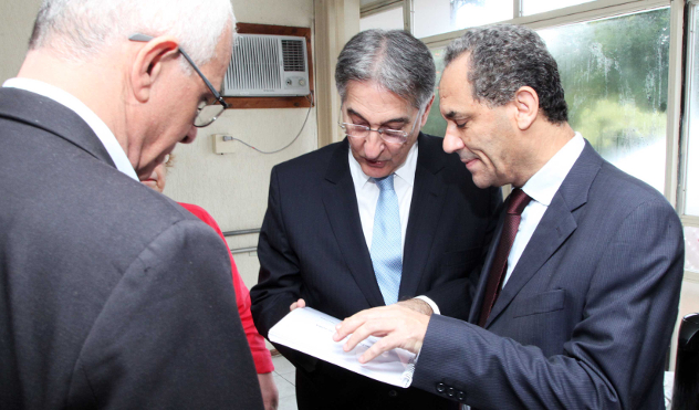 Castelar entrega Mapa da Violência para Pimentel (21/02/2017 00:00:00)