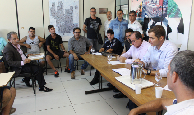 Marlon reúne feirantes, PJF e PM para melhoria  na segurança e estrutura das feiras livres (14/03/2017 00:00:00)