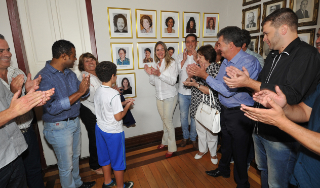 Câmara faz homenagem às vereadoras antigas e novas (30/03/2017 00:00:00)