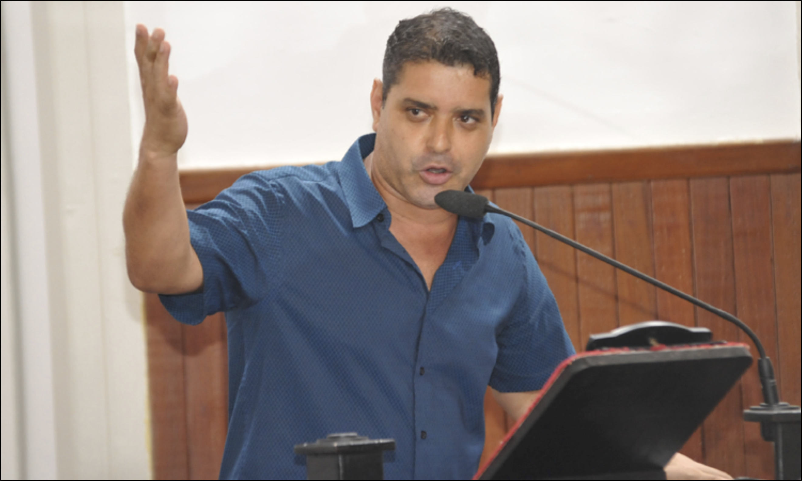 PL obriga consórcios de ônibus a divulgarem telefone para contato nos veículos (05/04/2017 00:00:00)