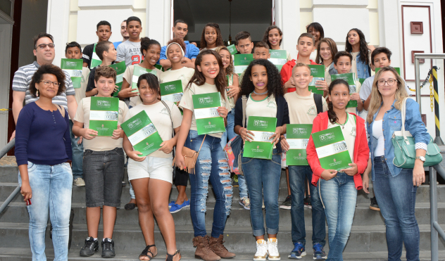 Alunos da Escola Municipal Marília de Dirceu participam do Conheça a Câmara (19/04/2017 00:00:00)