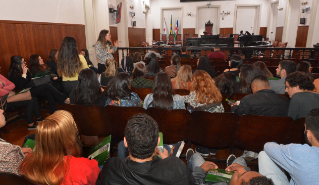 Noventa alunos de Direito visitam a Câmara de Juiz de Fora (18/05/2017 00:00:00)