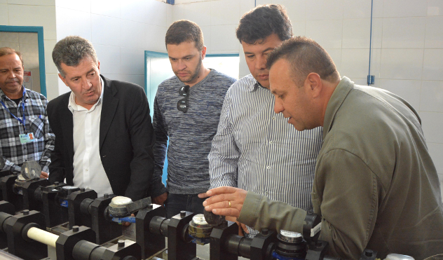 Vereadores acompanham aferição  dos novos hidrômetros na Cesama (11/07/2017 00:00:00)