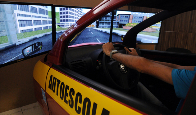 Restrição de circulação para automóveis de autoescolas e intérprete de libras nos CFC são propostas de Obama (21/08/2017 00:00:00)