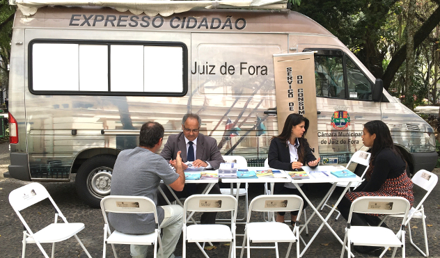 Câmara faz distribuição de material educativo em comemoração aos 27 anos do Código de Defesa do Consumidor (11/09/2017 00:00:00)