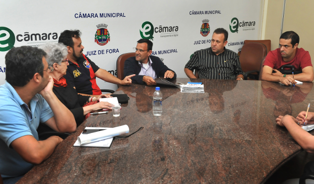 Comissão de Defesa dos Direitos da Pessoa com Deficiência apresenta cartilha educativa (11/09/2017 00:00:00)