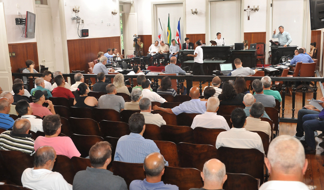 Audiência Pública: Outorga definida em 2014 prejudica taxistas em época de crise (15/01/2018 00:00:00)