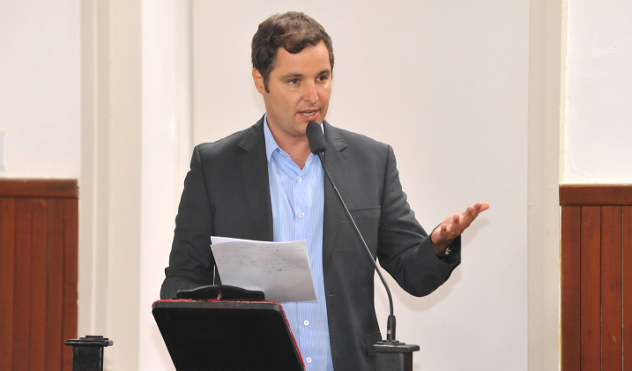 Sancionado projeto de lei que institui o disque adoção de animais (08/02/2018 00:00:00)