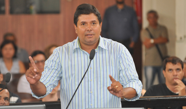 Projeto que obriga a instalação de coletores de  chorume nos caminhões de lixo avança na Câmara (23/03/2018 00:00:00)