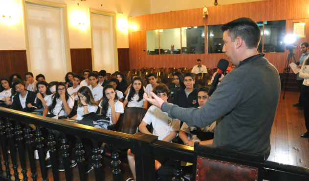 Alunos do Colégio Santa Catarina participam do Conheça a Câmara (06/06/2018 00:00:00)