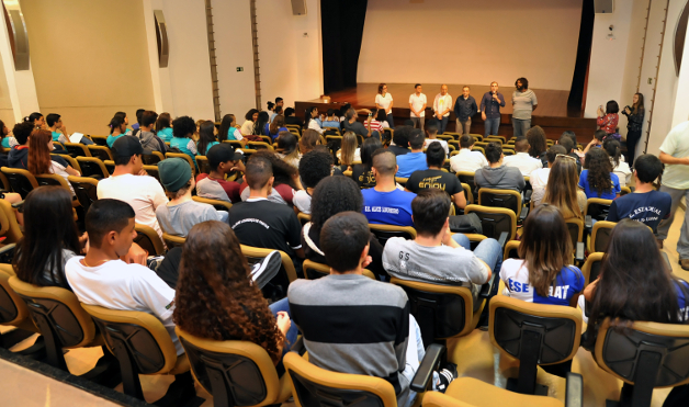 Cerca de 80 alunos participam de encontro regional do Parlamento Jovem (25/06/2018 00:00:00)