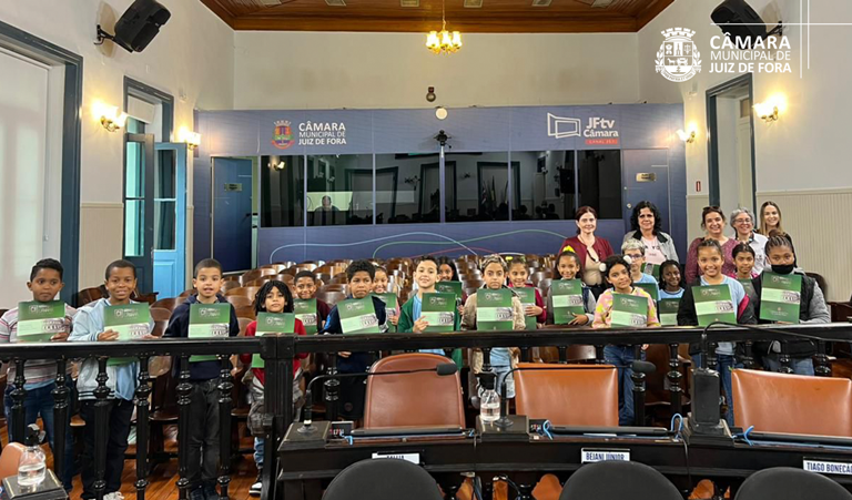 Câmara recebe visita de estudantes de escola municipal (07/12/2022 00:00:00)