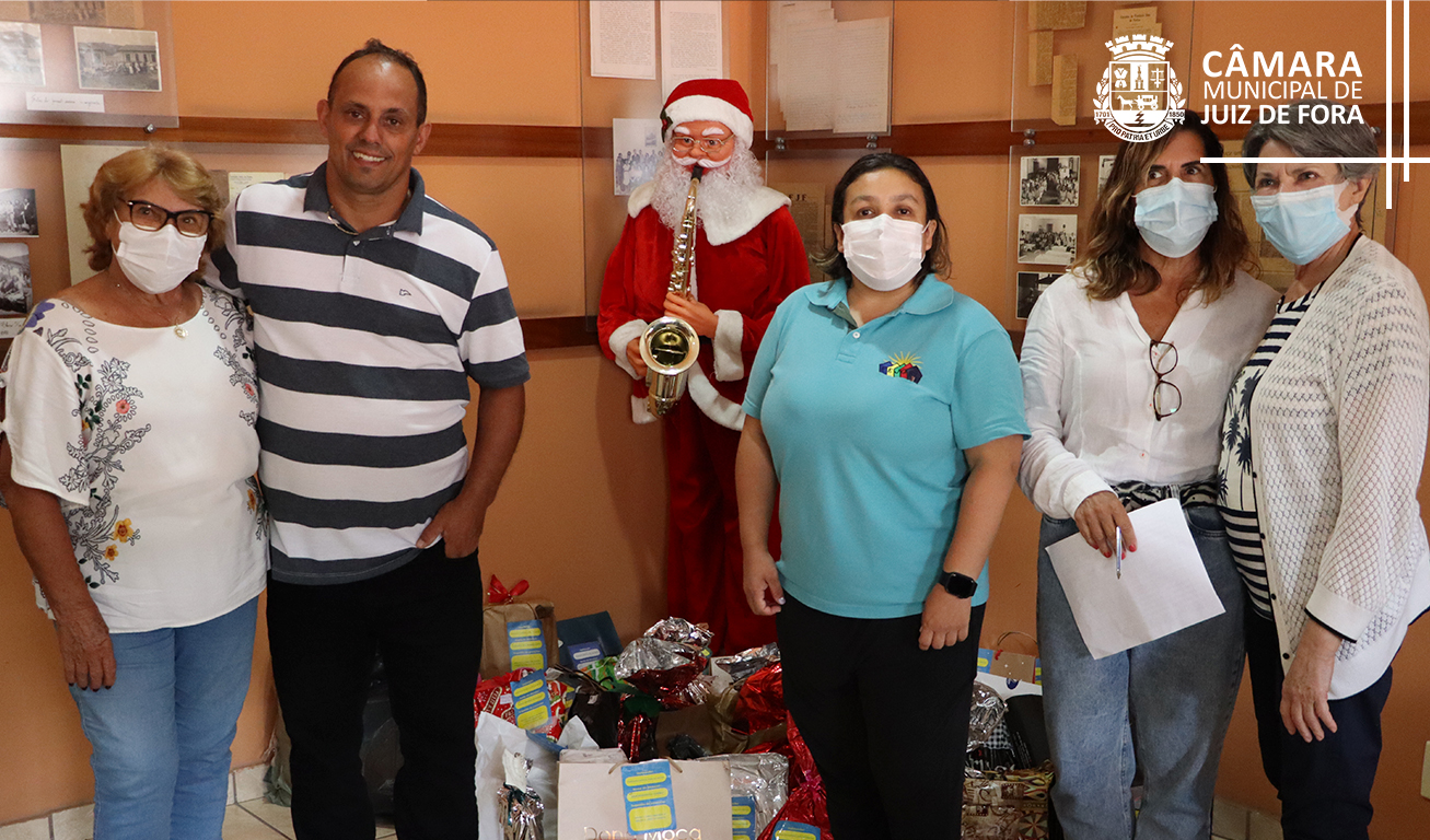 Câmara entrega presentes de campanha de Natal (20/12/2022 00:00:00)