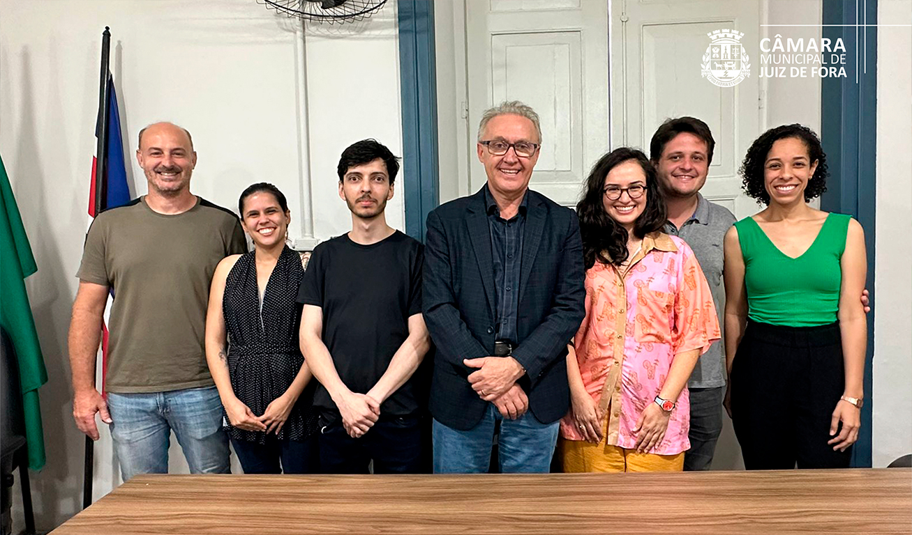 Câmara Municipal empossa novos servidores (22/11/2022 00:00:00)