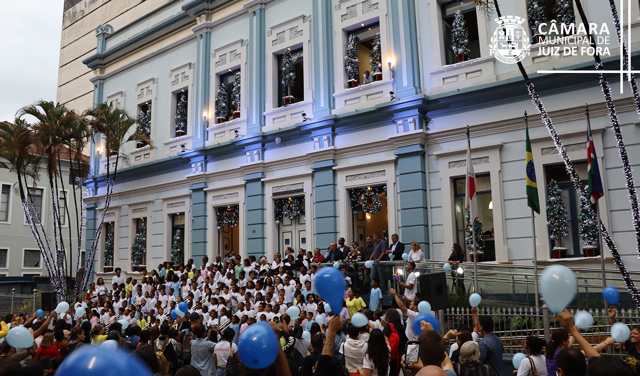 Câmara inaugura iluminação de Natal com música e emoção (08/12/2022 00:00:00)