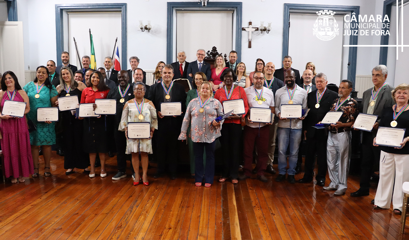 Câmara outorgou Medalha Prefeito Tarcísio Delgado (09/12/2022 00:00:00)