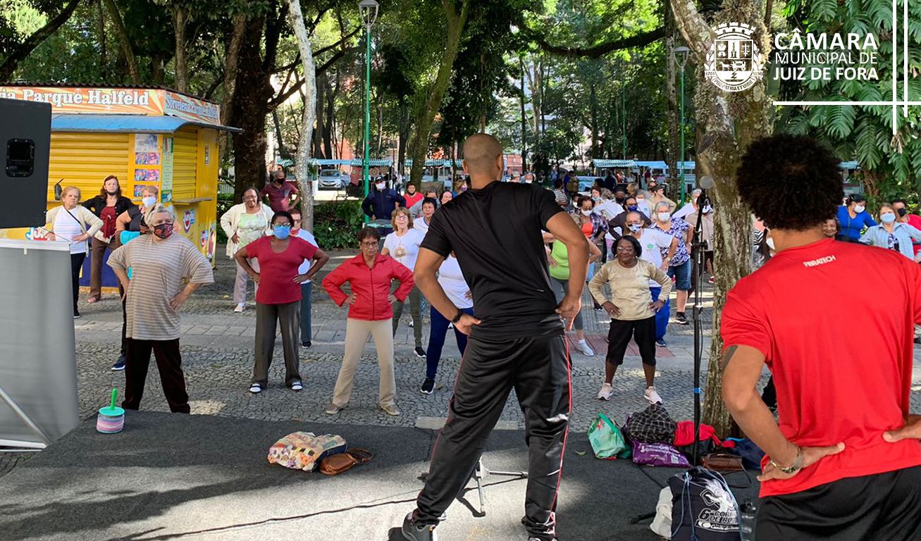 Câmara promove atividade física com pessoas idosas (10/05/2022 00:00:00)