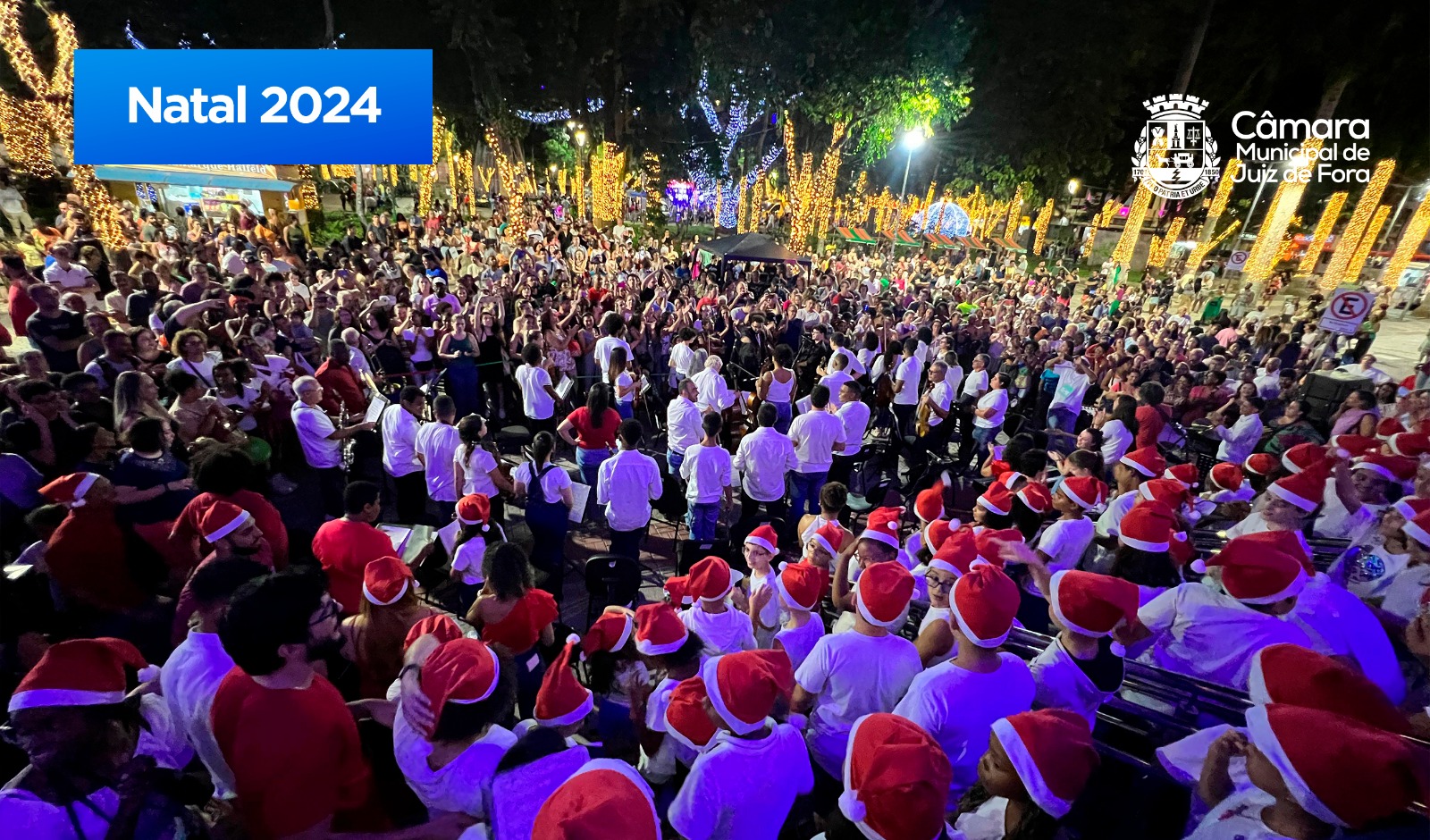 Natal 2023 - Alunos do Conservatório emocionam espectadores no Parque Halfeld (18/12/2023 00:00:00)