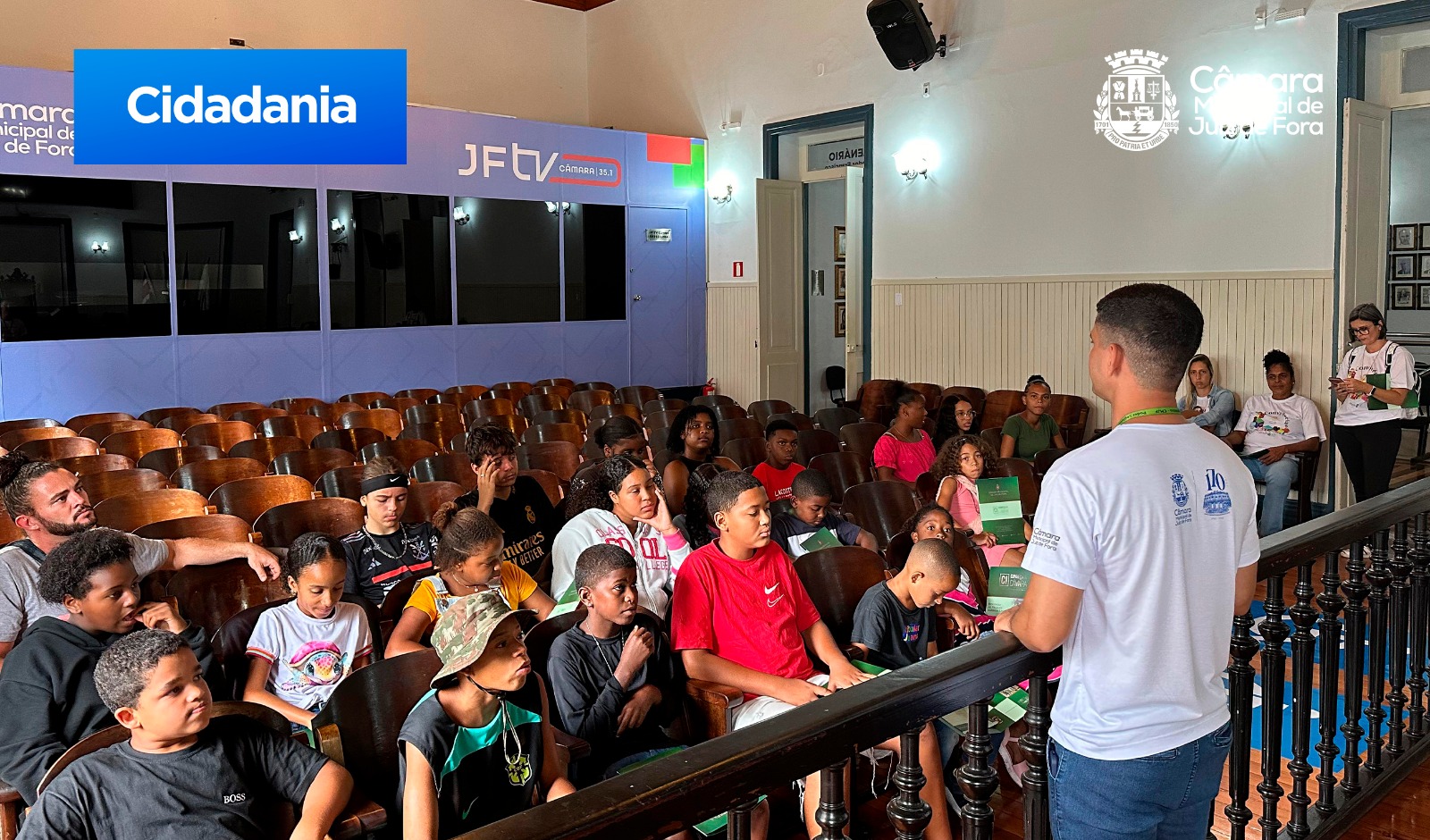 Conheça a Câmara recebe crianças do Centro de Convivência Jóquei Clube (27/12/2023 00:00:00)