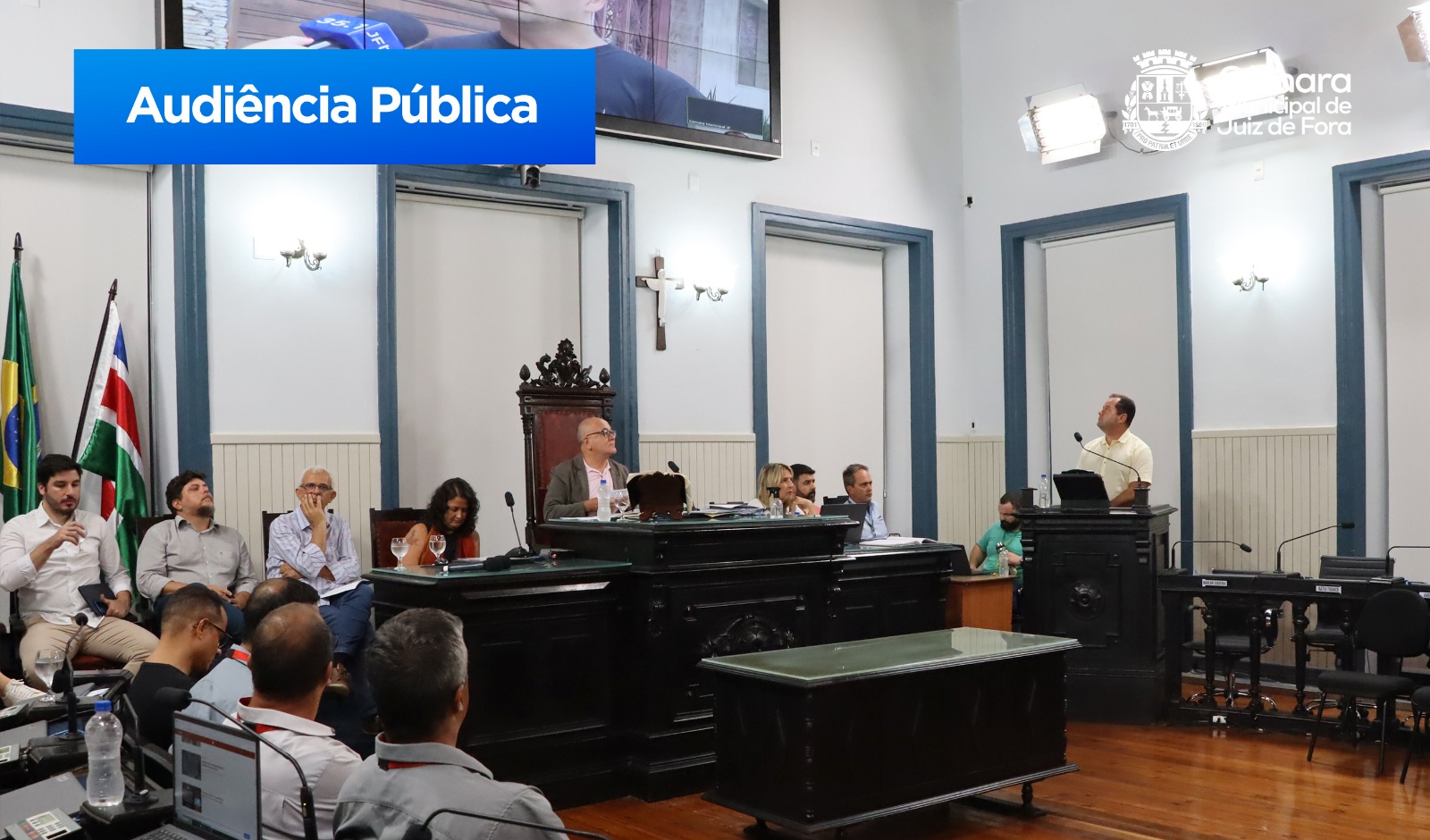 Vereadores cobram em Audiência Pública corte de fiações clandestinas e sem uso (29/02/2024 00:00:00)