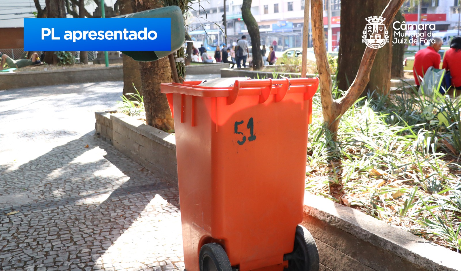 Julinho assina projeto de lei para campanha de conscientização para o descarte adequado de lixo em JF (13/01/2025 00:00:00)