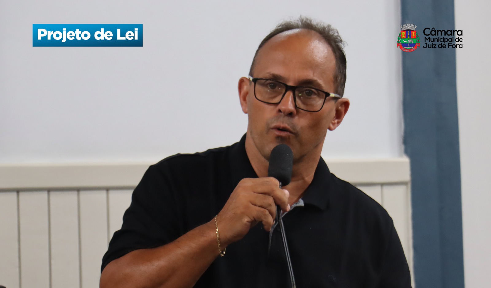 Julinho Rossignoli protocola projetos nas áreas de educação, transporte e proteção animal (22/08/2025 00:00:00)