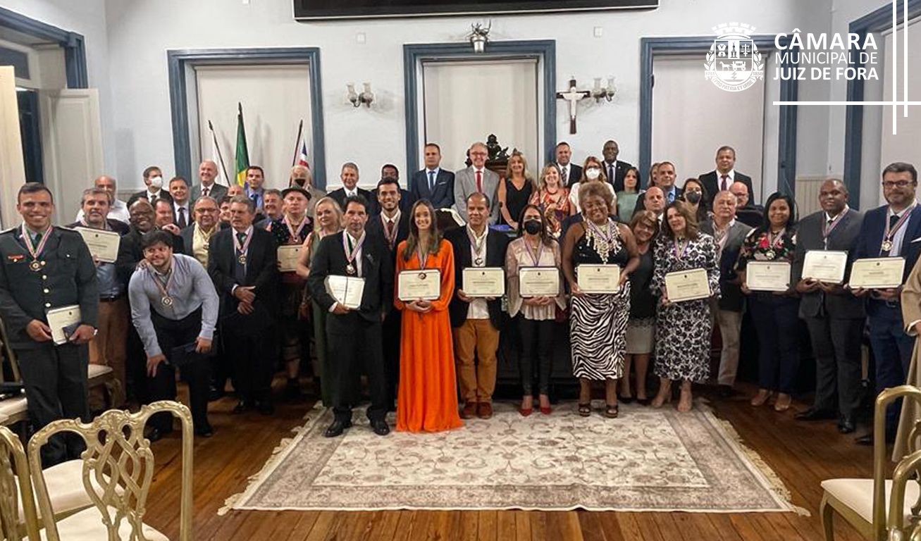 Câmara Municipal outorga Medalha do Mérito Legislativo (27/04/2022 00:00:00)