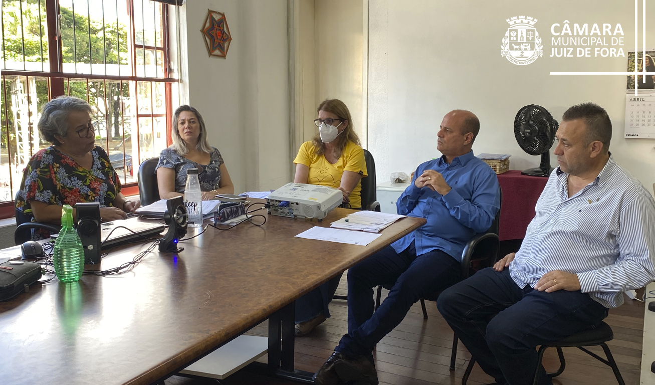 Comissão de Educação visita secretaria municipal (28/04/2022 00:00:00)